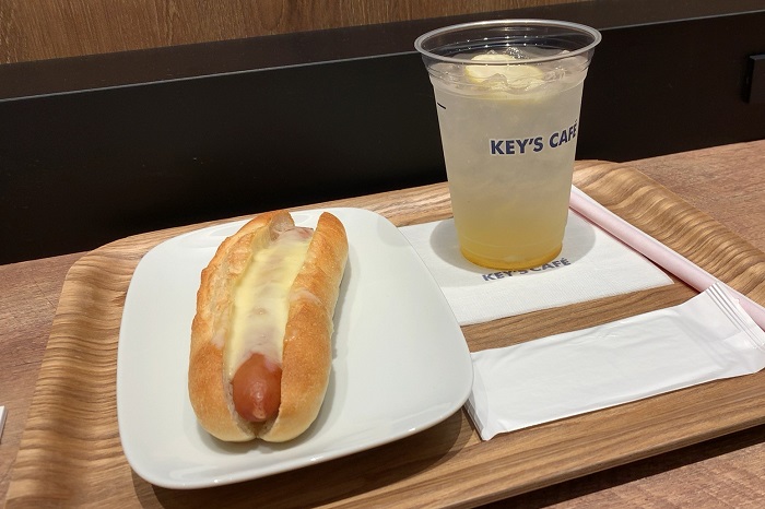 レモネード＆チーズドッグ｜キーズカフェ